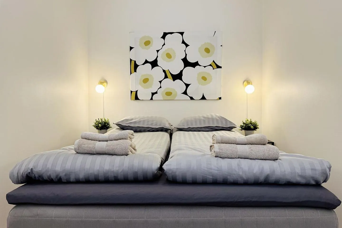 Luxury 3-Bedroom Suite On Most Beautiful Street Of Helsinky 0*,  Finsko