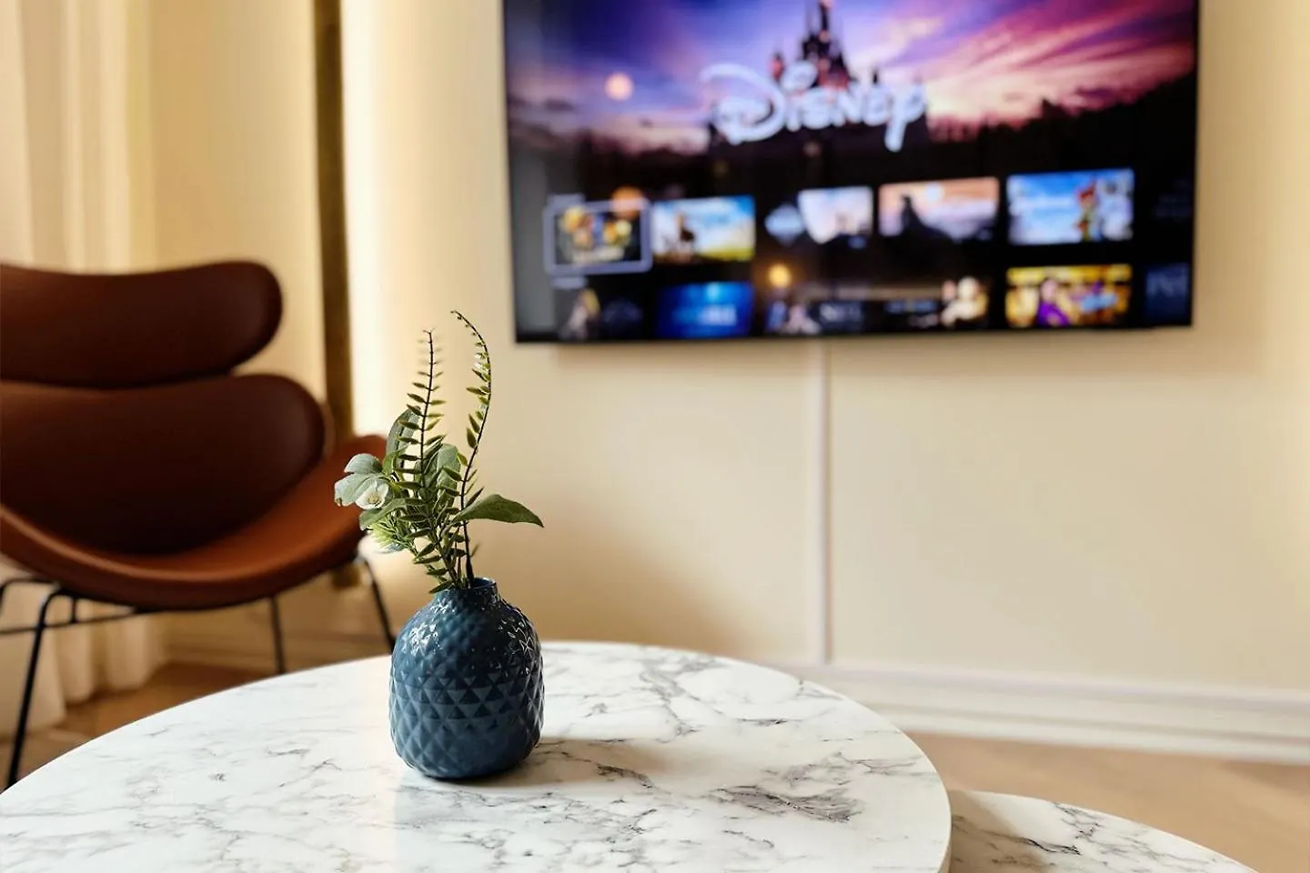 Luxury 3-Bedroom Suite On Most Beautiful Street Of Helsinky 0*,  Finsko