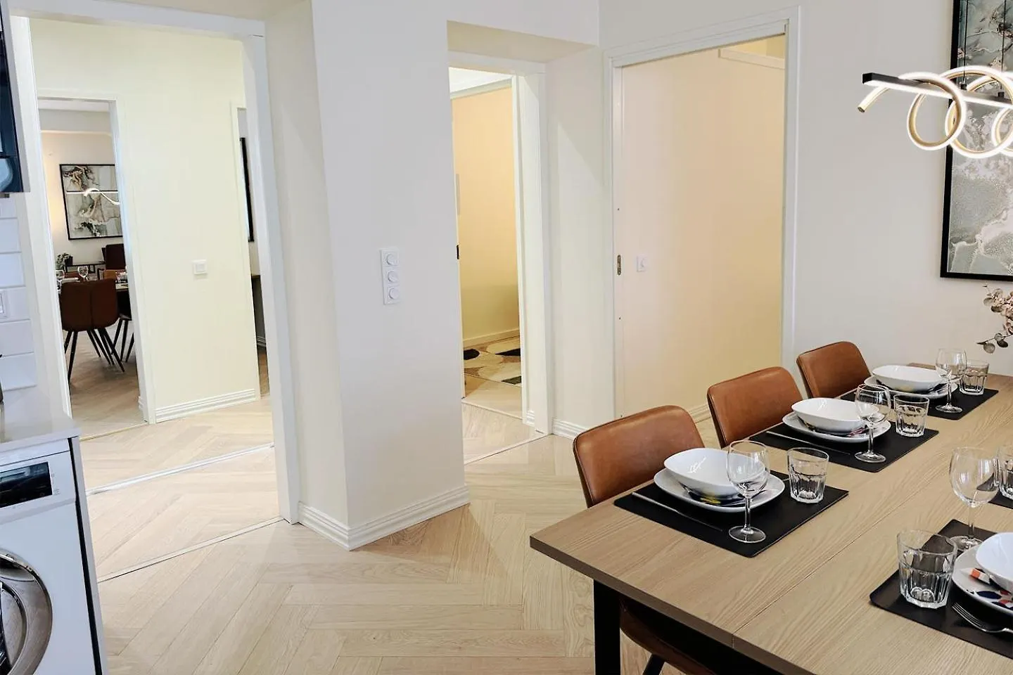 Luxury 3-Bedroom Suite On Most Beautiful Street Of Helsinky Apartmán